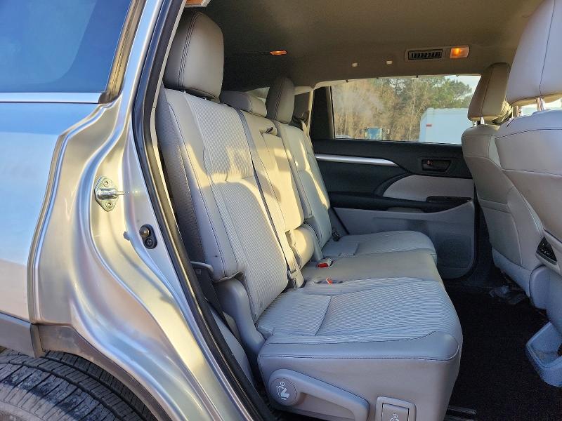 Photo 11 from auction – 2015 TOYOTA HIGHLANDER with VIN 5TDZKRFH9FS039792