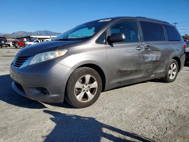 TOYOTA SIENNA LE 2017 with VIN 5TDKZ3DC5HS849912 - Photo from auction
