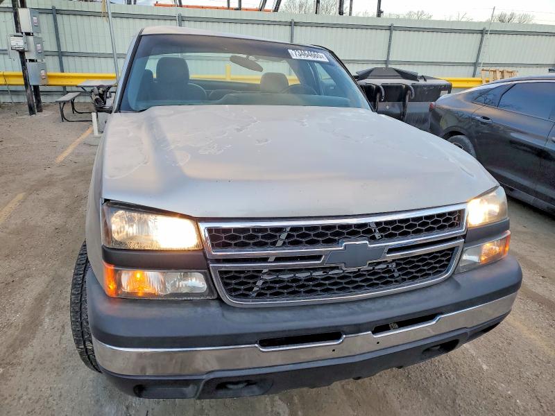 Photo 5 from auction – 2002 CHEVROLET SILVERADO with VIN 1GCEC14W62Z153742