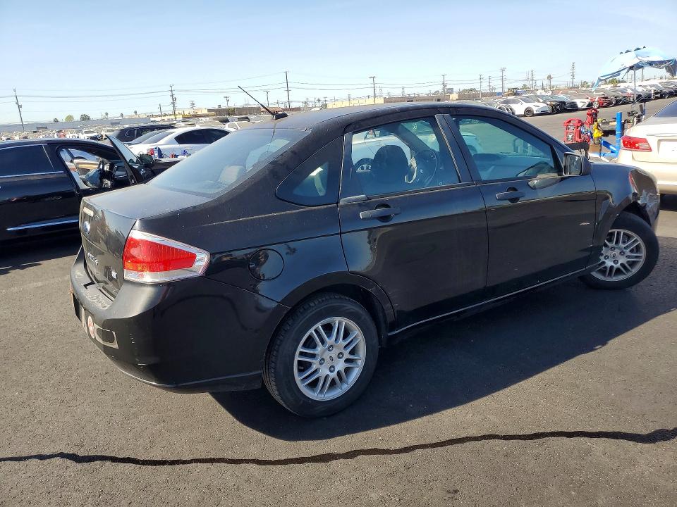 Photo 3 from auction – 2010 FORD FOCUS SE with VIN 1FAHP3FN1AW103760