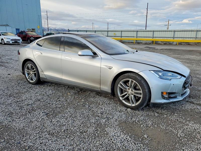 Photo 4 from auction – 2015 TESLA MODEL S with VIN 5YJSA1H28FF080837