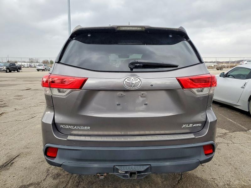 Photo 6 from auction – 2017 TOYOTA HIGHLANDER with VIN 5TDJZRFH8HS437409
