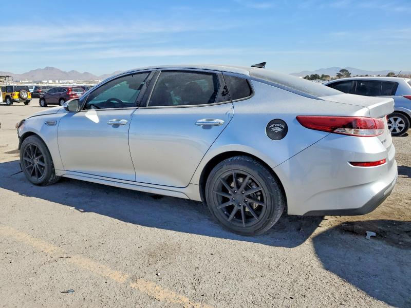 Photo 2 from auction – 2019 KIA OPTIMA LX with VIN 5XXGT4L33KG299861