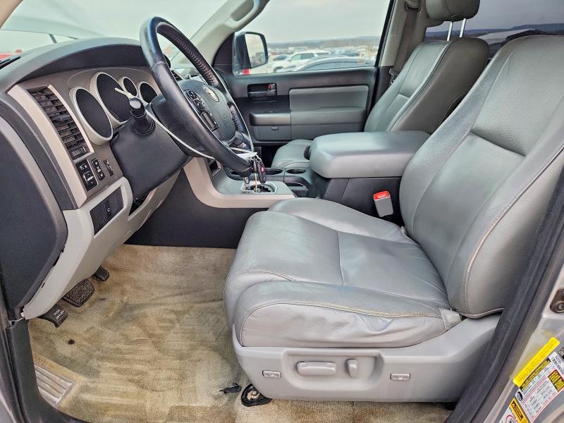 Photo 7 from auction – 2011 TOYOTA SEQUOIA SR with VIN 5TDZY5G19BS037396