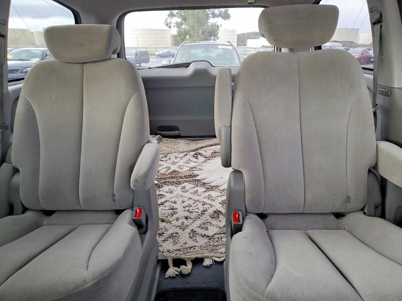 Photo 10 from auction – 2008 KIA SEDONA EX with VIN KNDMB233886230200