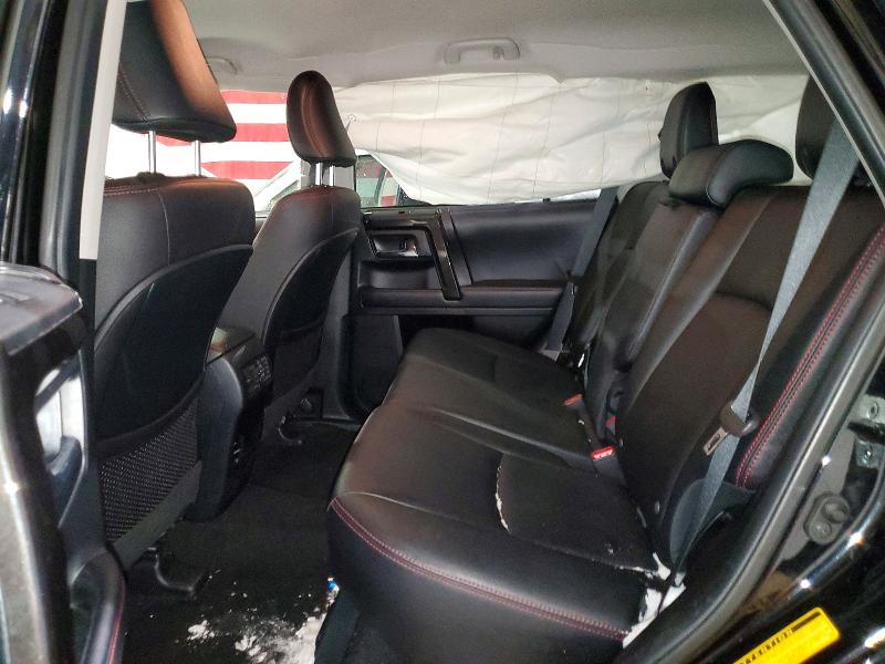Photo 11 from auction – 2018 TOYOTA 4RUNNER SR with VIN JTEBU5JR0J5540701