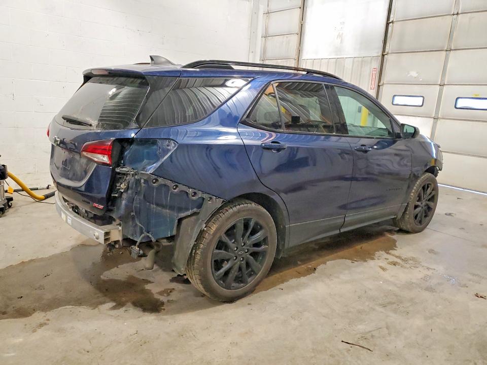 Photo 3 from auction – 2022 CHEVROLET EQUINOX RS with VIN 2GNAXWEV8N6114261