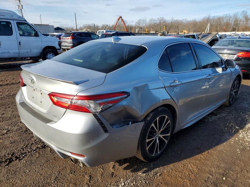 Photo 3 from auction – 2019 TOYOTA CAMRY with VIN 4T1B11HK2KU223147