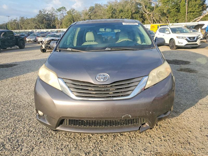 Photo 5 from auction – 2011 TOYOTA SIENNA XLE with VIN 5TDYK3DC6BS076874