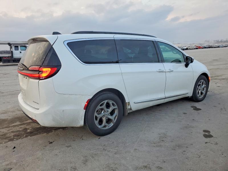 Photo 3 from auction – 2023 CHRYSLER PACIFICA with VIN 2C4RC1GGXPR508001