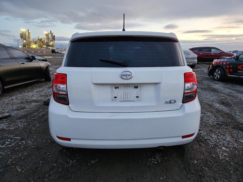 Photo 6 from auction – 2014 TOYOTA SCION XD with VIN JTKKUPB43E1042453