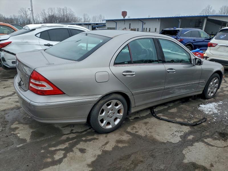 Photo 3 from auction – 2005 MERCEDES-BENZ C-CLASS with VIN WDBRF84J65F573656