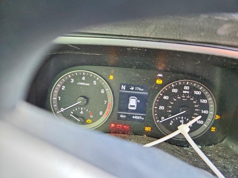 Photo 9 from auction – 2020 HYUNDAI TUCSON SE with VIN KM8J2CA4XLU111438