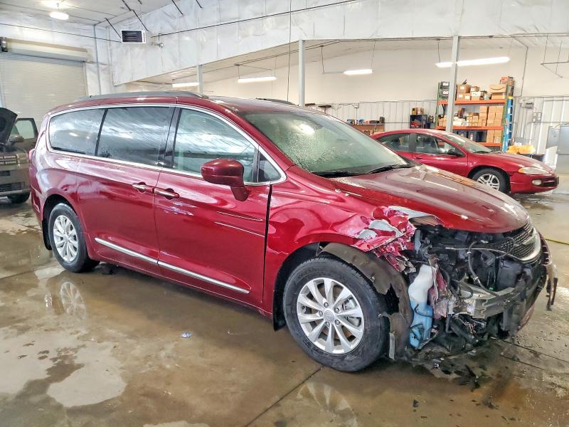 Photo 4 from auction – 2017 CHRYSLER PACIFICA T with VIN 2C4RC1BGXHR518729