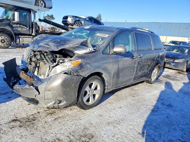 Photo 1 from auction – 2013 TOYOTA SIENNA with VIN 5TDKK3DCXDS347802