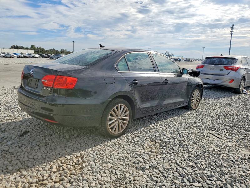 Photo 3 from auction – 2012 VOLKSWAGEN JETTA SEL with VIN 3VWLX7AJ6CM320382