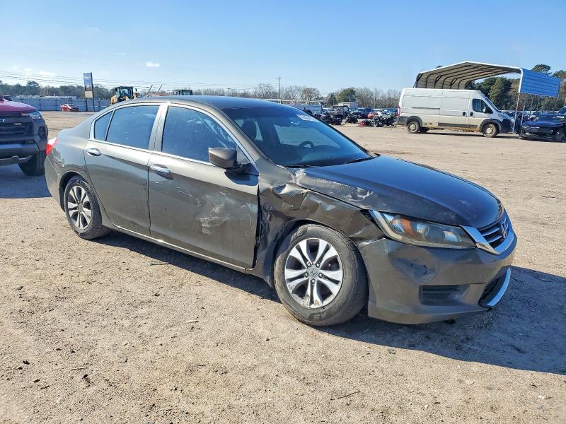 Photo 4 from auction – 2014 HONDA ACCORD with VIN 1HGCR2F32EA158200