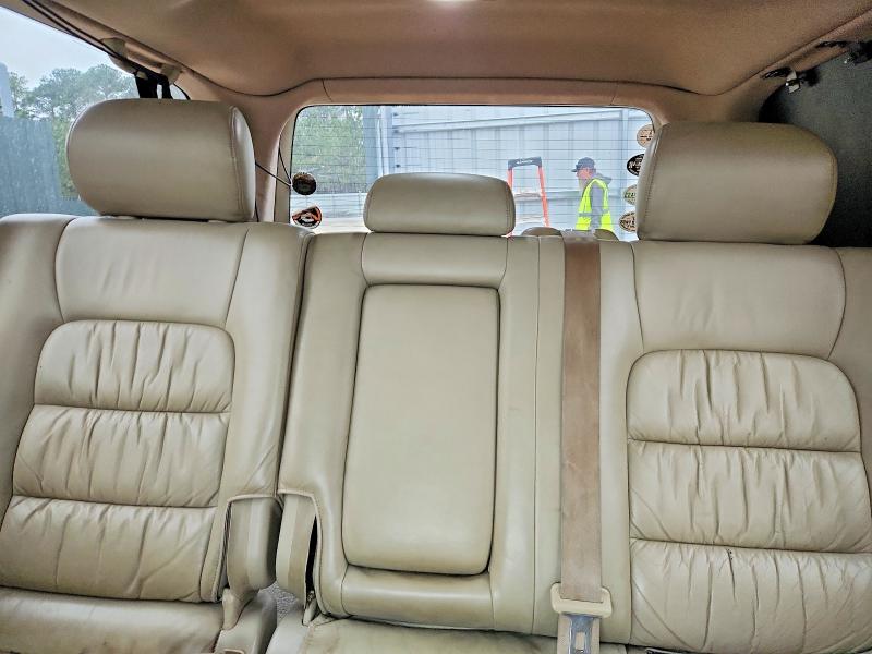 Photo 10 from auction – 2004 LEXUS LX 470 with VIN JTJHT00W643535592