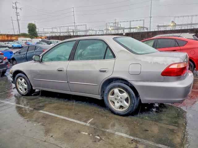 Photo 2 from auction – 2000 HONDA ACCORD with VIN 1HGCG1650YA011573