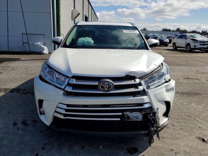 Photo 5 from auction – 2019 TOYOTA HIGHLANDER with VIN 5TDKZRFH4KS320440