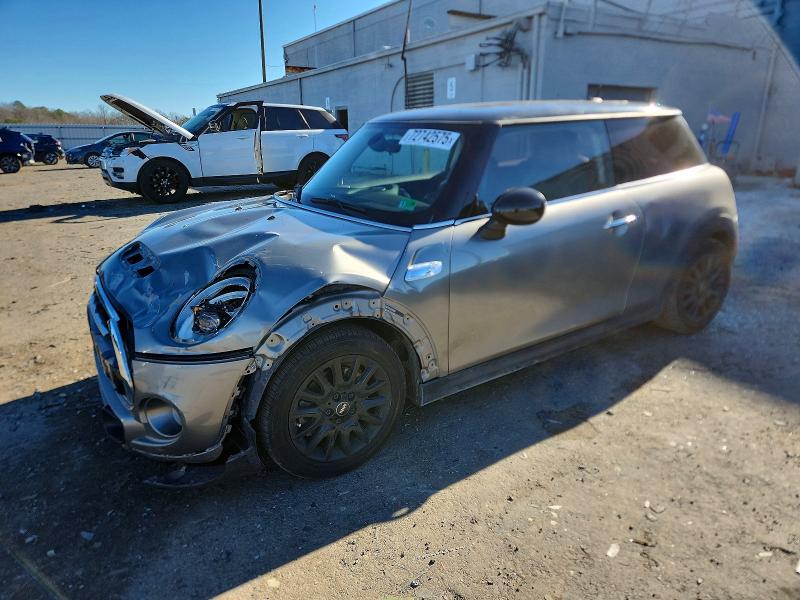 MINI COOPER S 2017 with VIN WMWXP7C33H2A46558 - Photo from auction