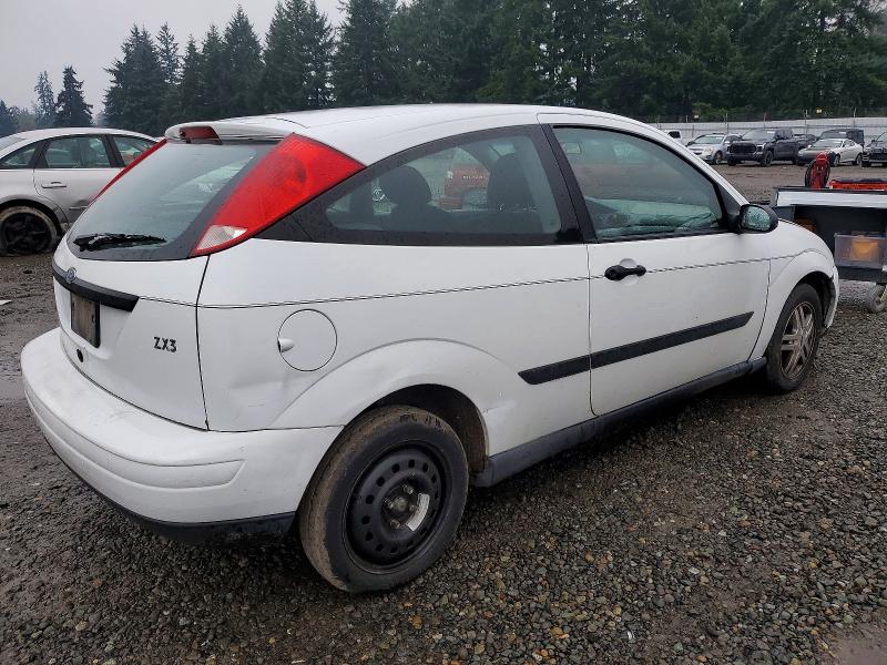Photo 3 from auction – 2000 FORD FOCUS with VIN 3FAFP3139YR241671