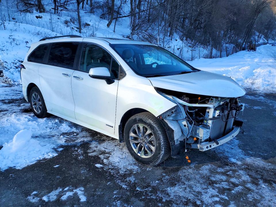 Photo 4 from auction – 2021 TOYOTA SIENNA XLE with VIN 5TDYRKEC6MS061802