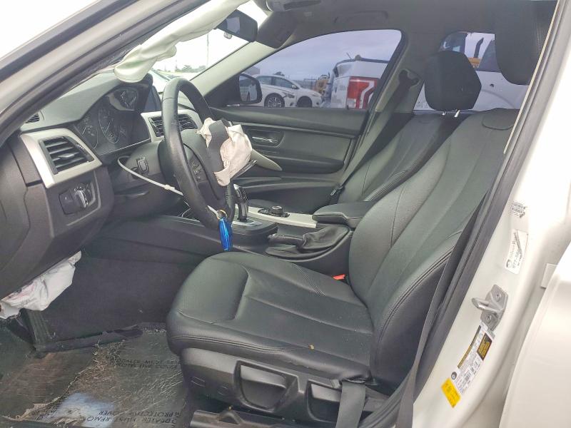 Photo 7 from auction – 2016 BMW 320 with VIN WBA8E1G54GNT38040