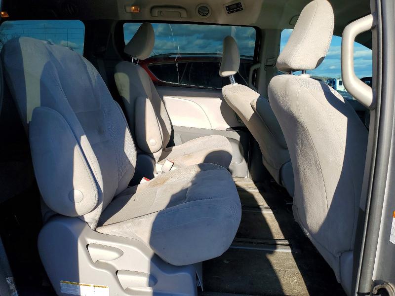 Photo 11 from auction – 2018 TOYOTA SIENNA with VIN 5TDZZ3DC3JS954677