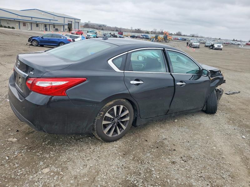 Photo 3 from auction – 2017 NISSAN ALTIMA with VIN 1N4AL3AP4HC239818