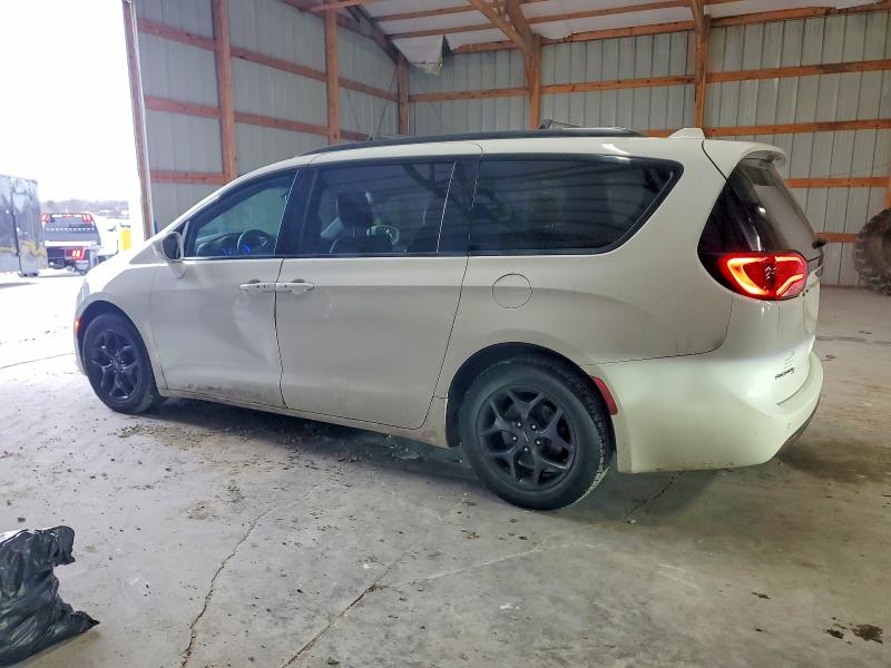 Photo 2 from auction – 2019 CHRYSLER PACIFICA with VIN 2C4RC1BG0KR540231
