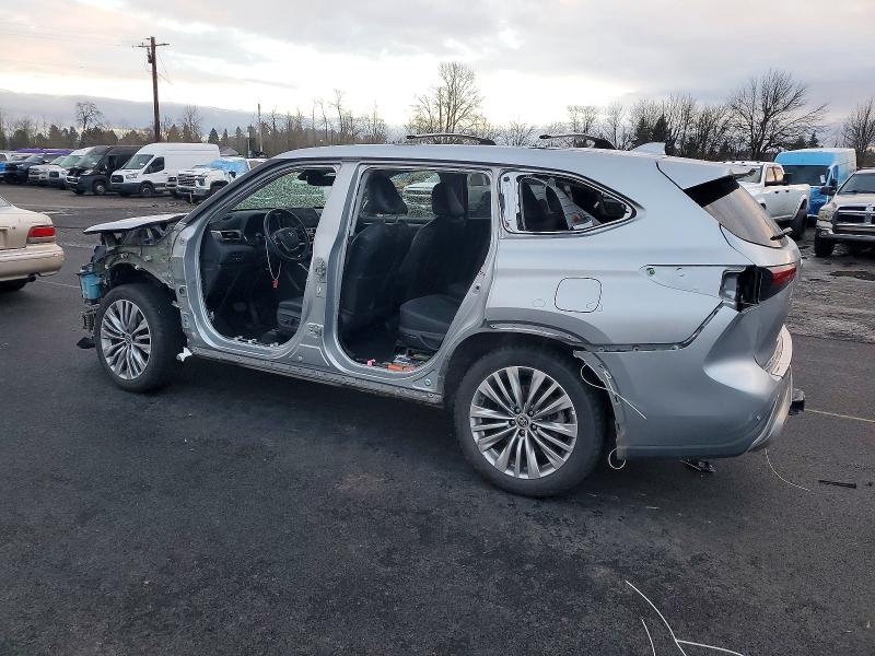 Photo 2 from auction – 2022 TOYOTA HIGHLANDER with VIN 5TDEBRCH6NS091219