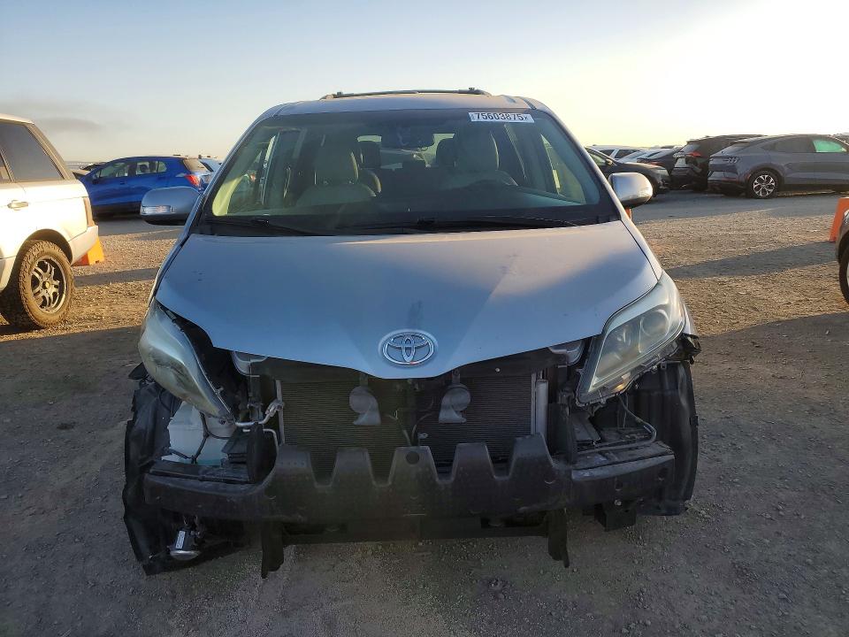 Photo 5 from auction – 2017 TOYOTA SIENNA with VIN 5TDYZ3DC9HS790826