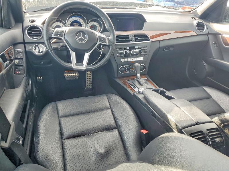 Photo 8 from auction – 2013 MERCEDES-BENZ C 300 4MAT with VIN WDDGF8AB9DA781389