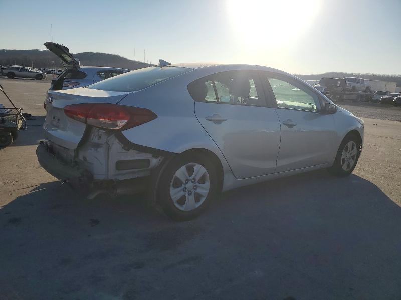Photo 3 from auction – 2017 KIA FORTE LX with VIN 3KPFK4A76HE035765
