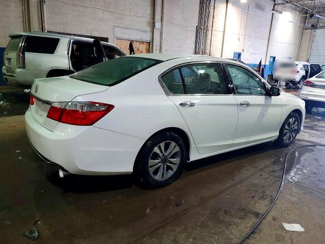 Photo 3 from auction – 2015 HONDA ACCORD with VIN 1HGCR2F32FA007150