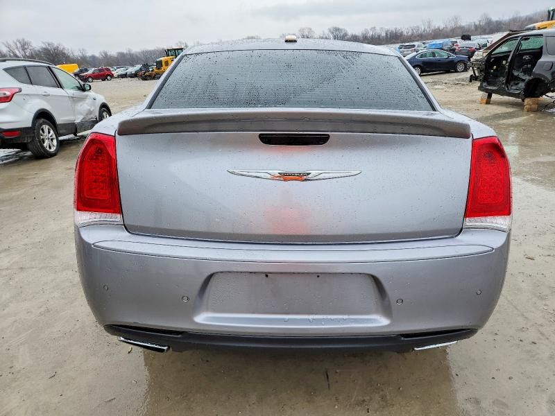 Photo 6 from auction – 2018 CHRYSLER 300 with VIN 2C3CCABG7JH266430