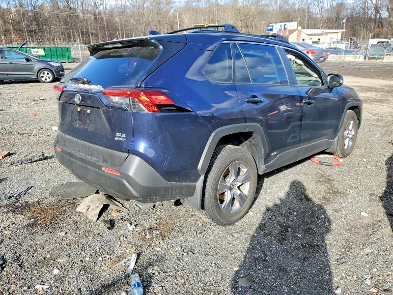 Photo 3 from auction – 2025 TOYOTA RAV4 XLE with VIN JTMRWRFVXSJ075010