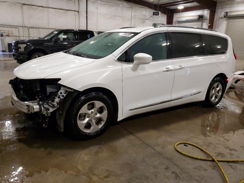 CHRYSLER PACIFICA T 2017 with VIN 2C4RC1EG7HR644591 - Photo from auction