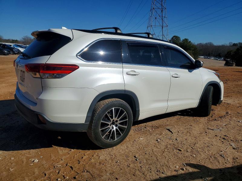 Photo 3 from auction – 2018 TOYOTA HIGHLANDER with VIN 5TDKZRFH0JS528846
