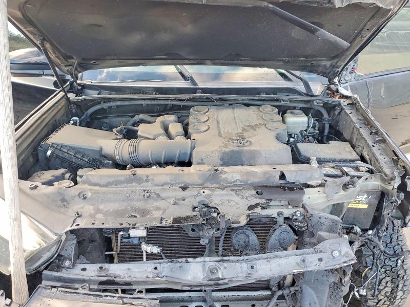 Photo 12 from auction – 2018 TOYOTA 4RUNNER SR with VIN JTEBU5JR2J5532051