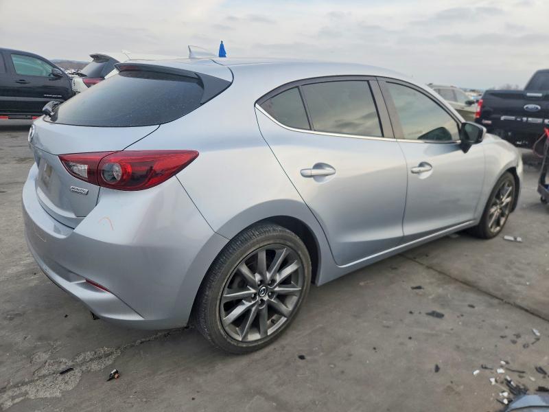 Photo 3 from auction – 2018 MAZDA 3 with VIN 3MZBN1M39JM194317