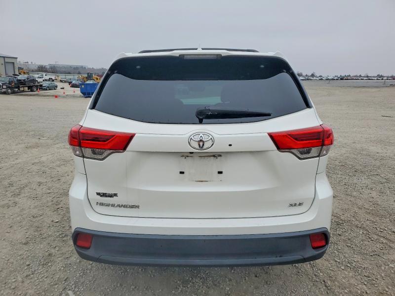 Photo 6 from auction – 2017 TOYOTA HIGHLANDER with VIN 5TDKZRFH7HS518017