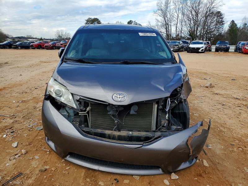 Photo 5 from auction – 2017 TOYOTA SIENNA XLE with VIN 5TDYZ3DC5HS784120