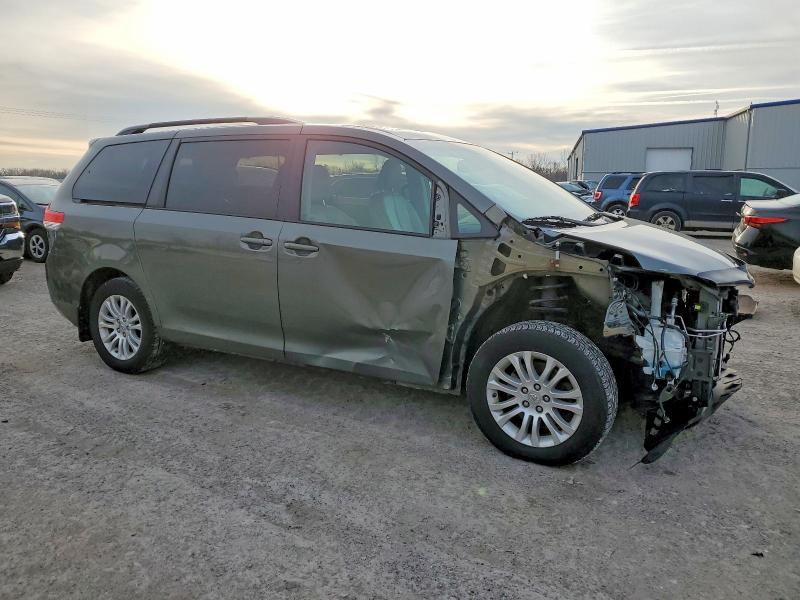 Photo 4 from auction – 2012 TOYOTA SIENNA XLE with VIN 5TDYK3DC9CS213727