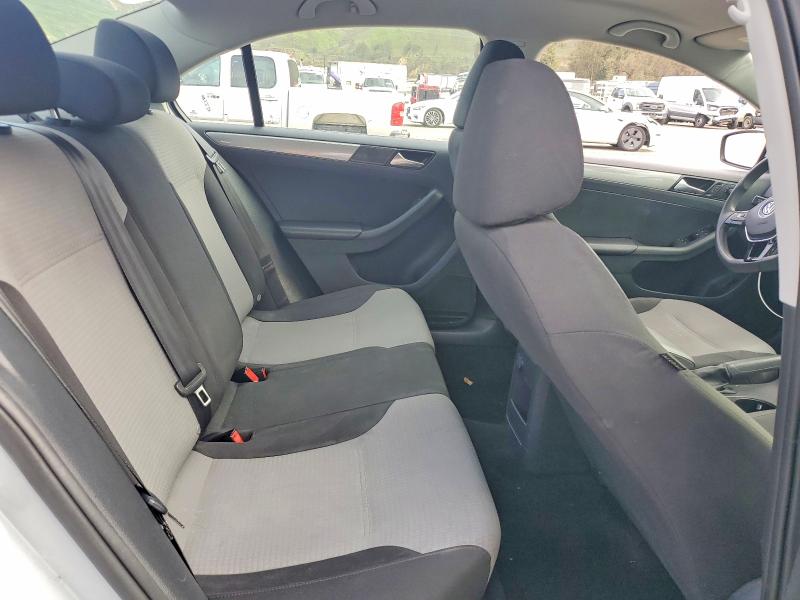 Photo 10 from auction – 2017 VOLKSWAGEN JETTA with VIN 3VW2B7AJ3HM381027