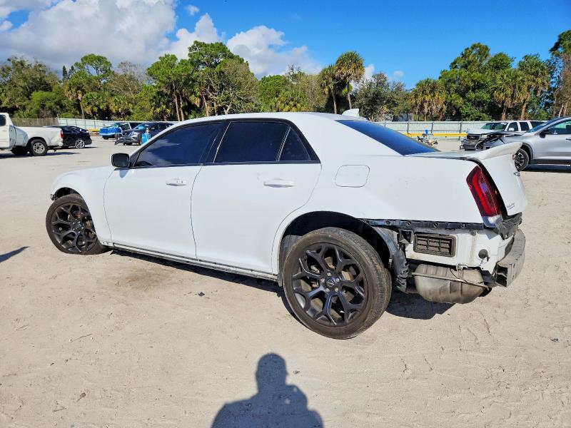 Photo 2 from auction – 2020 CHRYSLER 300 with VIN 2C3CCABT6LH180641