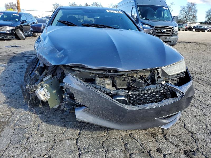 Photo 5 from auction – 2020 ACURA TLX with VIN 19UUB2F35LA002531