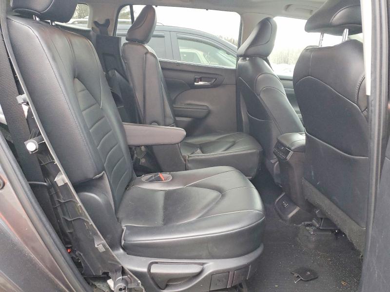 Photo 11 from auction – 2022 TOYOTA HIGHLANDER with VIN 5TDHZRBH5NS577241