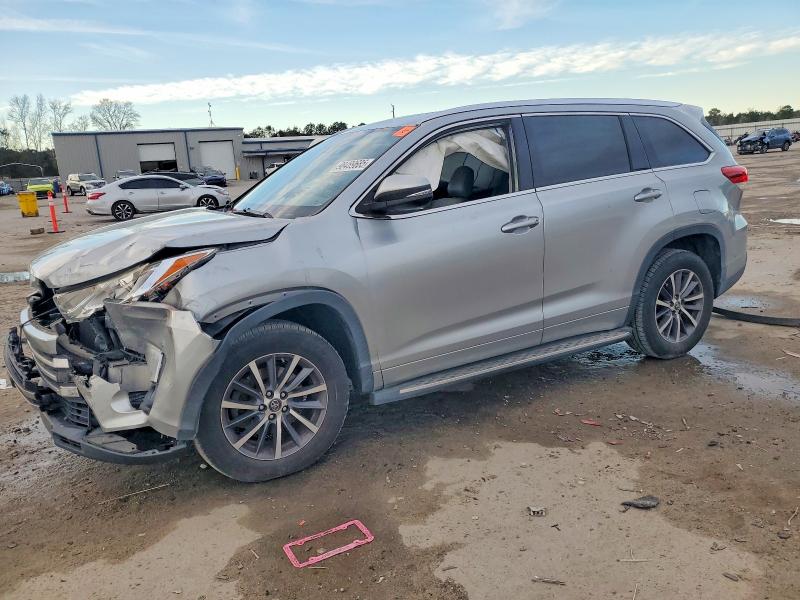TOYOTA HIGHLANDER 2017 with VIN 5TDKZRFH3HS230253 - Photo from auction